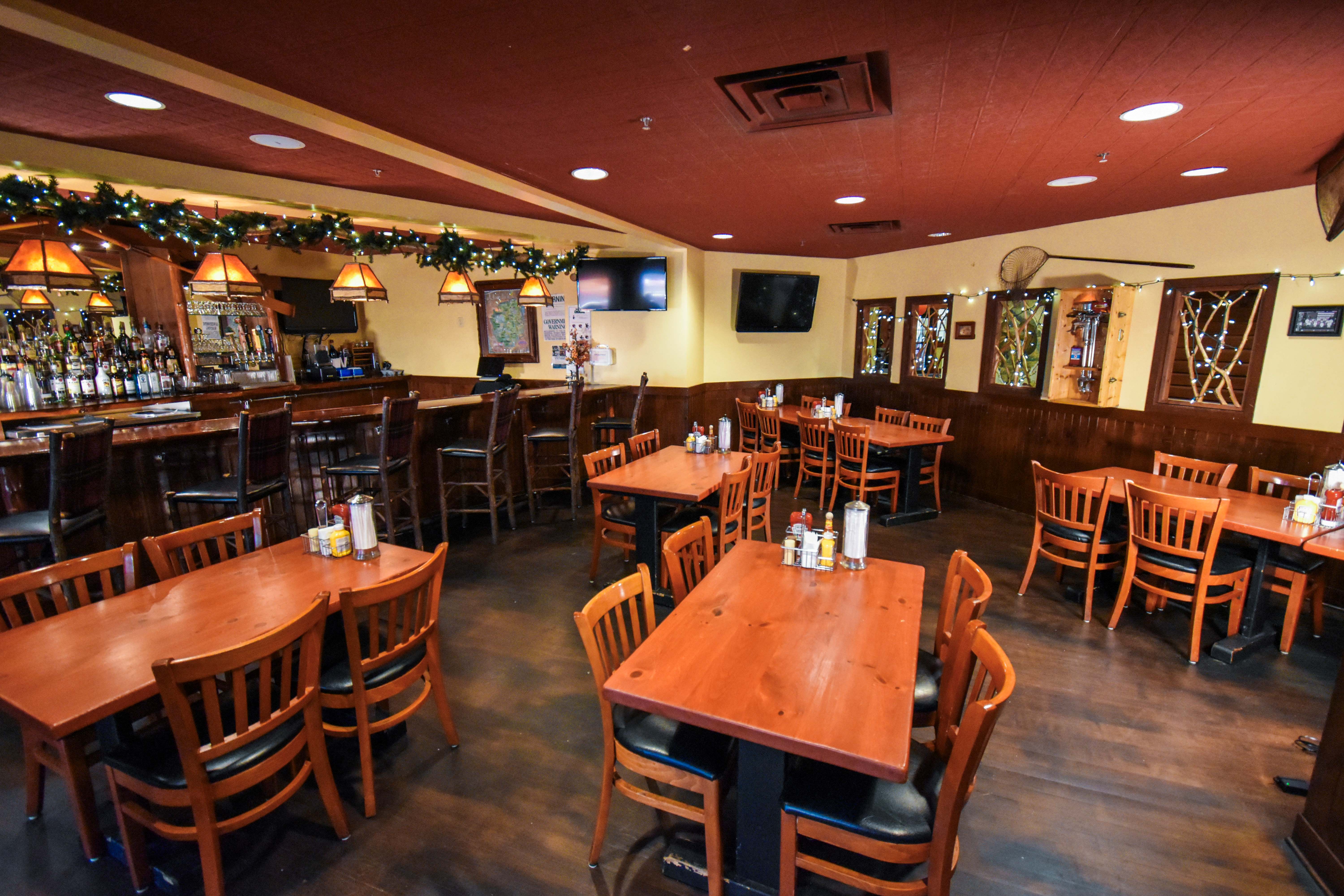 Tall Tales Tavern at Great Escape Lodge